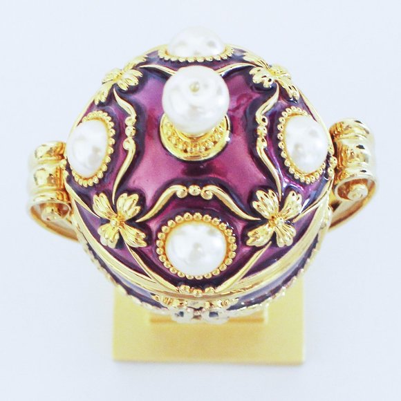 Joan Rivers The Lost Treasure Egg - Picture 4 of 5